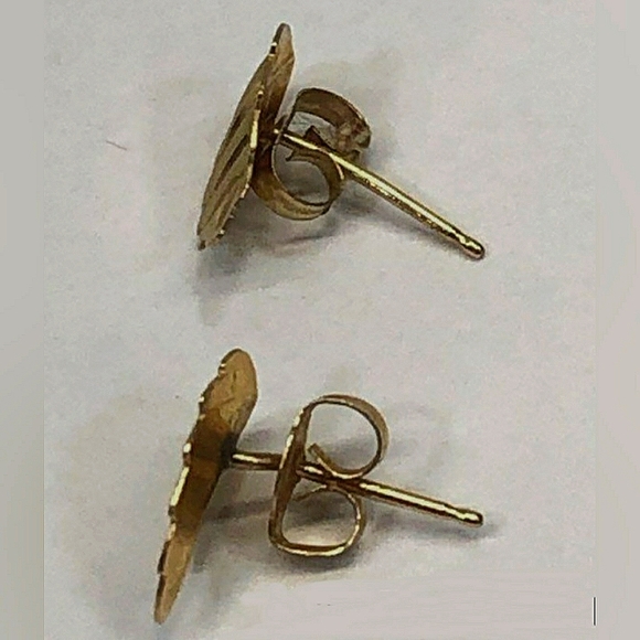 14k Solid Gold Oak Leaf Earrings, just Adorable and So Pretty! - Picture 5 of 7